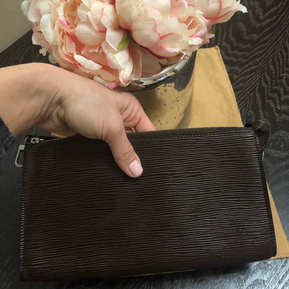 Authentic Louis Vuitton Epi clutch in brown